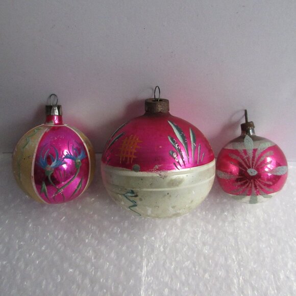 3 Hand Painted Blown Glass Christmas Ornaments Poland Pink Silver Vintage - Picture 1 of 16